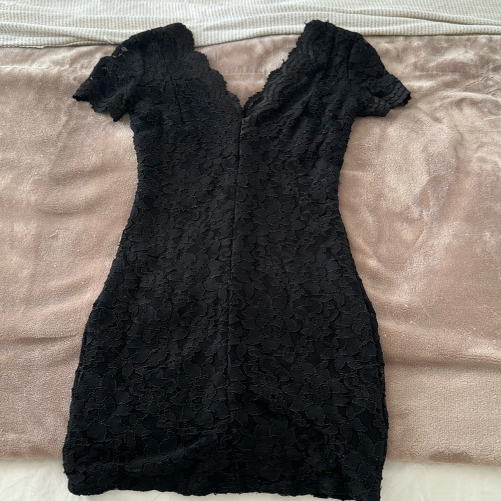Kimchi Blue v neck lace dress